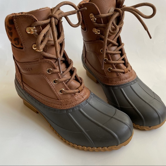 Tommy Hilfiger Reise leopard print high top duck rain boots 9 - Picture 2 of 14